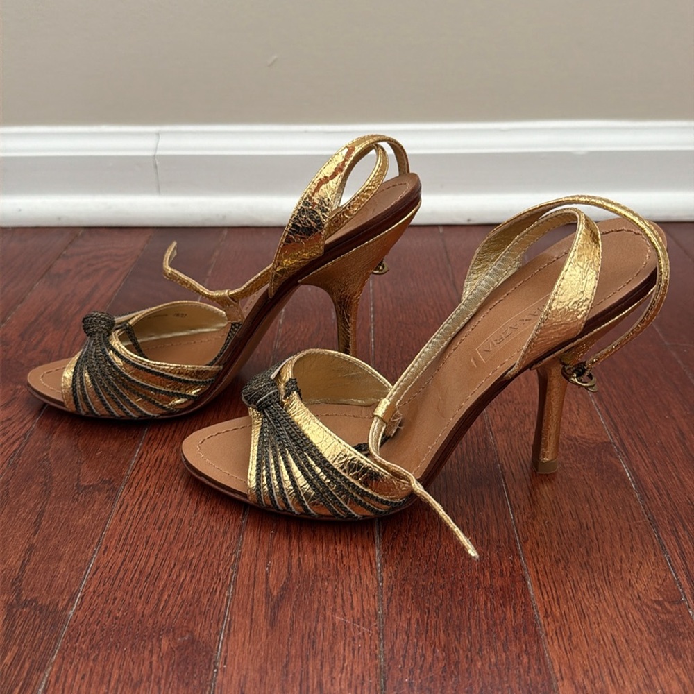 Elegant Gold and Black Women's Sandals